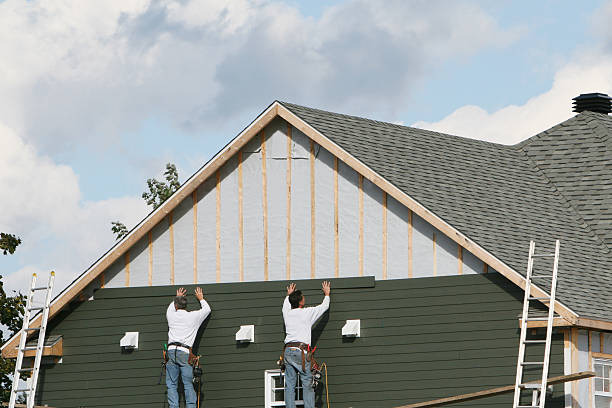 Professional Vinyl Siding technician working in Springboro, OH